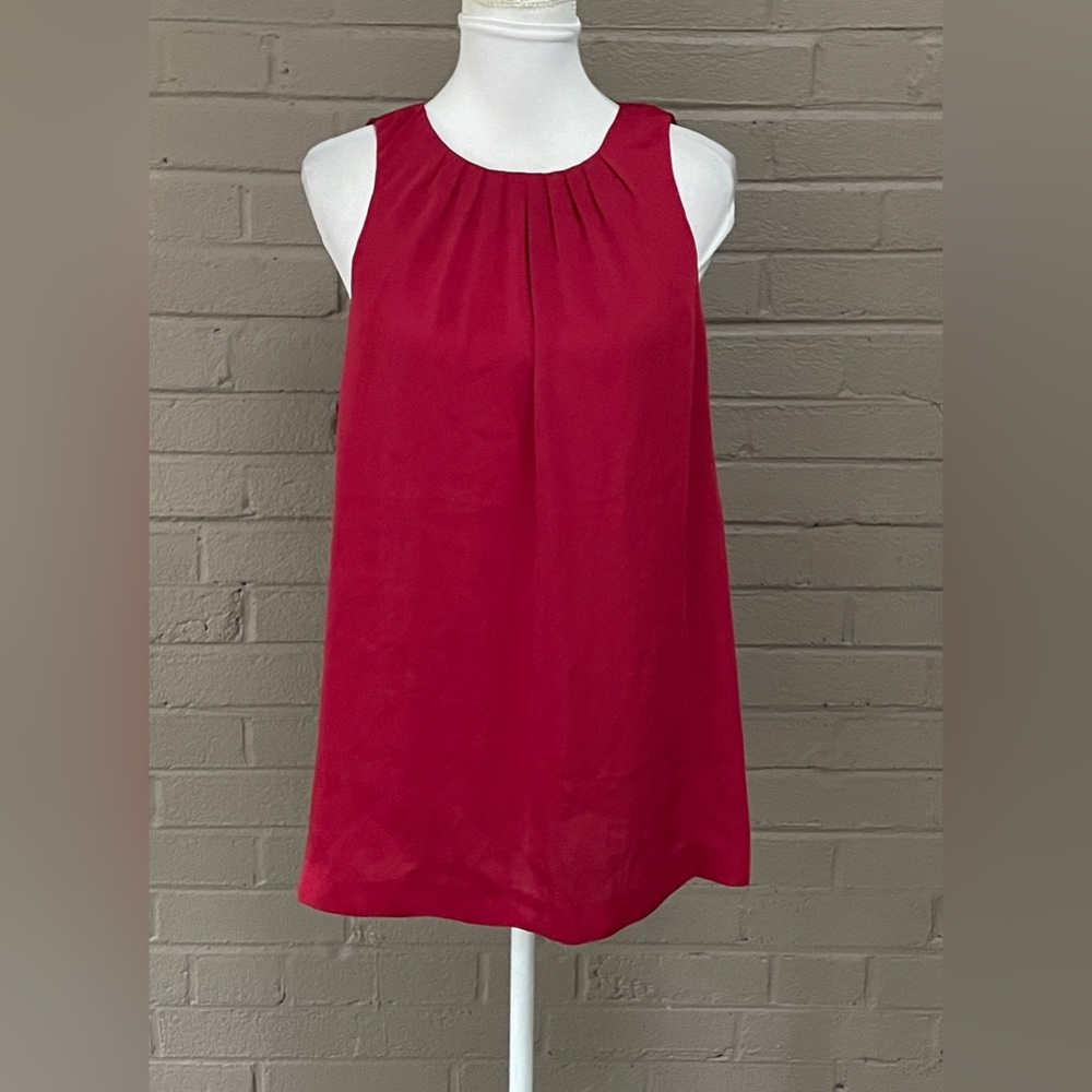 Express NWT red sleeveless blouse M